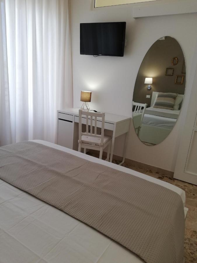 Ostuni Crispi House Hotel Exterior foto